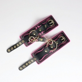 Черные кожаные наручники с розовой строчкой - Crazy Handmade - купить с доставкой в Красноярске