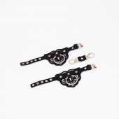 Черные кожаные наручники с клепками, кольцами и золотистой фурнитурой - Crazy Handmade - купить с доставкой в Красноярске