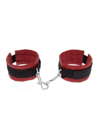 Красно-чёрные полиуретановые наручники Luxurious Handcuffs - Blush Novelties - купить с доставкой в Красноярске